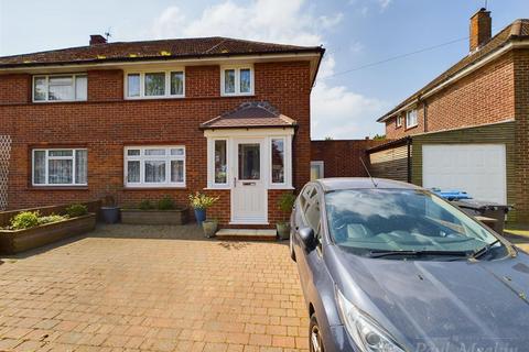 68 Arnhem Drive, New Addington, Croydon, CR0 0EB