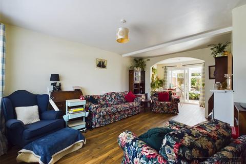 68 Arnhem Drive, New Addington, Croydon, CR0 0EB