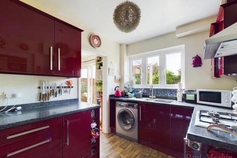 68 Arnhem Drive, New Addington, Croydon, CR0 0EB