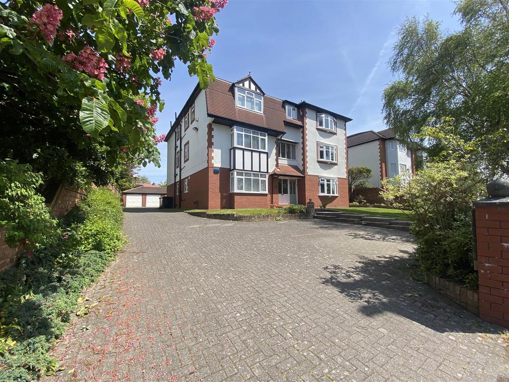 Dowhills Road, Blundellsands 2 bed apartment £220,000
