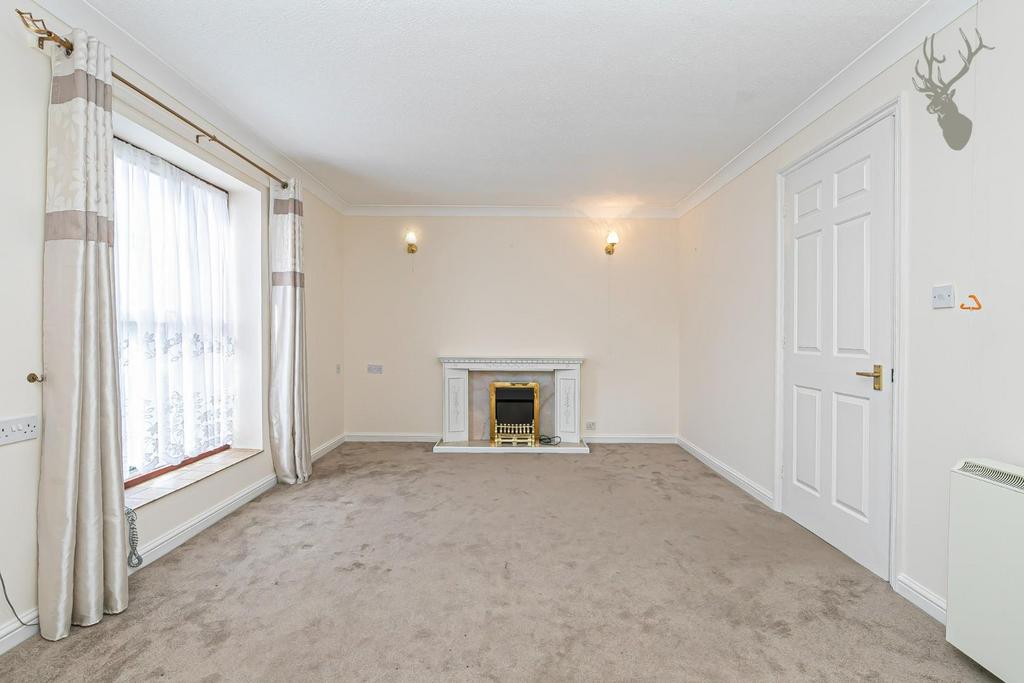 Palmerston Road, Buckhurst Hill IG9 2 bed retirement property £275,000