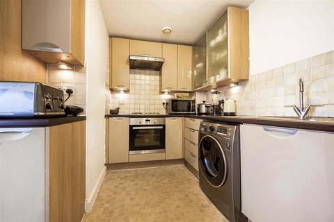 2 bedroom apartment for sale, Lanadron Close, Isleworth