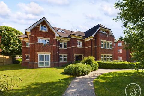 2 bedroom flat to rent, Sandmoor Avenue