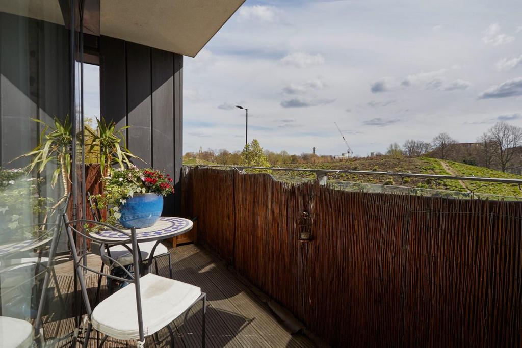 Balcony1-2.jpg