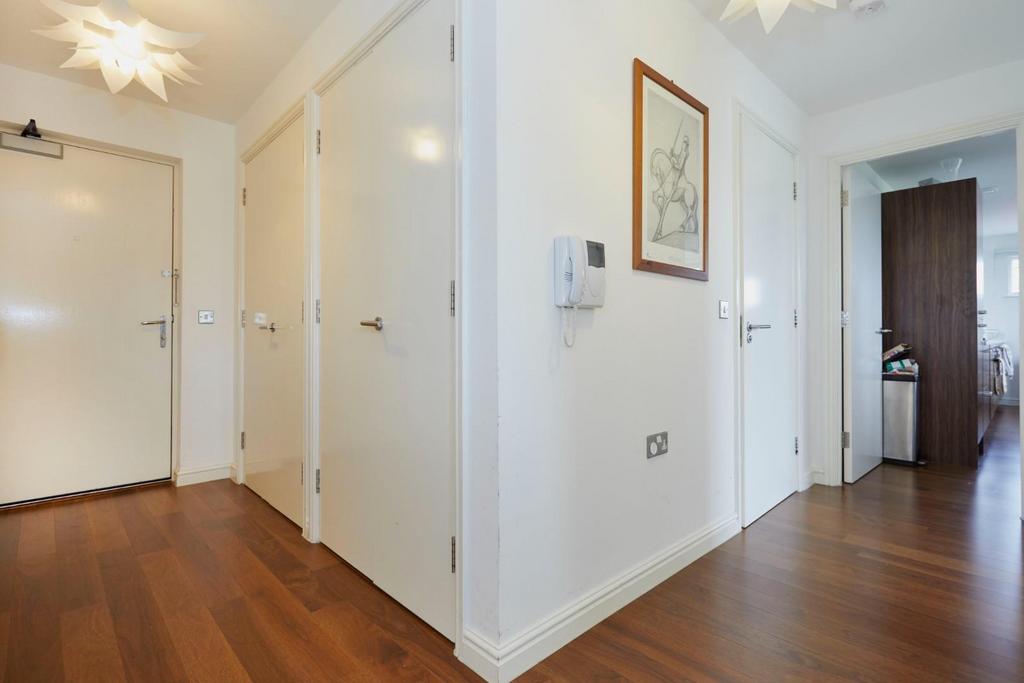 Hallway1.jpg