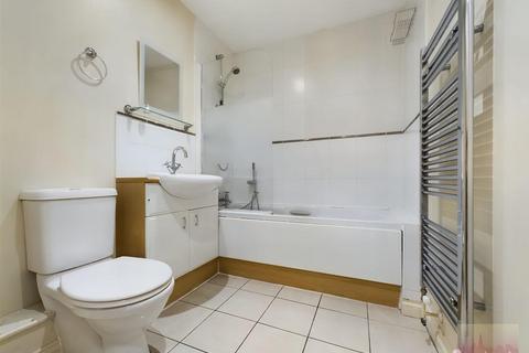 1 bedroom apartment for sale, Blake House, Cottage Close, Harrow