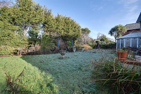 154 Cooden Drive, Bexhill-on-sea, TN39 3AW