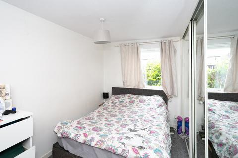 15 Milner Court, Bushey, WD23 4UB
