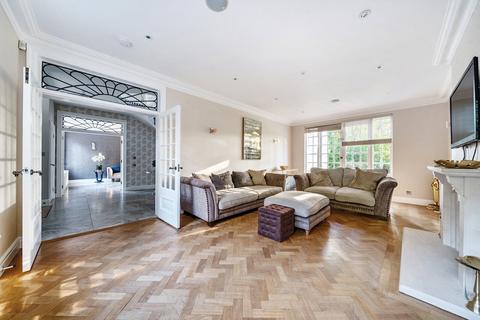 5 bedroom detached house to rent, Roundhill Drive, Woking, Surrey, GU22