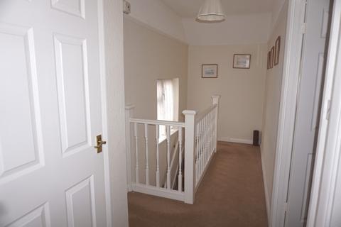 10 Wilson Road, Chessington, KT9 2HE