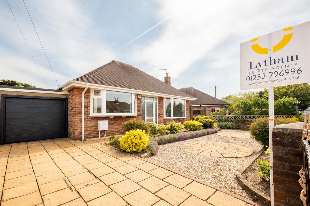 Hesketh Road, Lytham St. Annes, FY8 2 bed detached bungalow for sale £275,000
