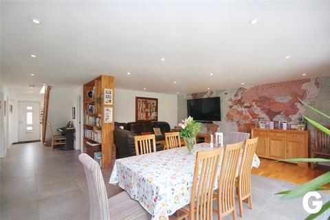 51 Fairlie, Ringwood, BH24 1TR