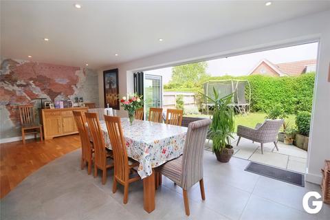 51 Fairlie, Ringwood, BH24 1TR