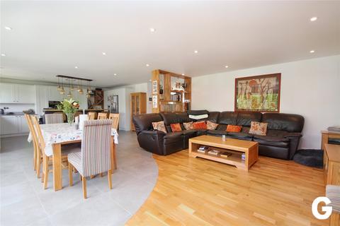 51 Fairlie, Ringwood, BH24 1TR
