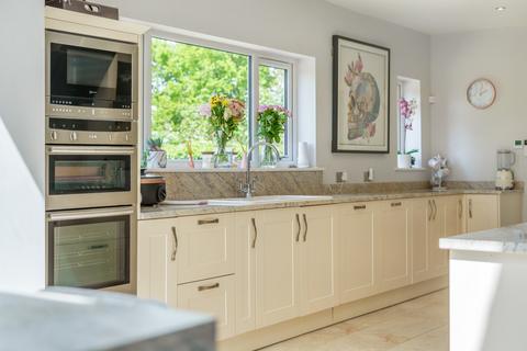 7 Bridgefield, Farnham, GU9 8AN