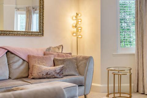 7 Bridgefield, Farnham, GU9 8AN