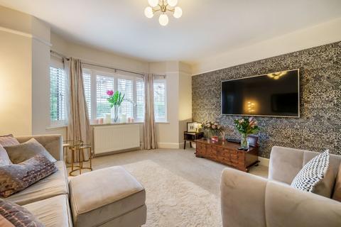 7 Bridgefield, Farnham, GU9 8AN