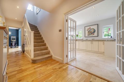 7 Bridgefield, Farnham, GU9 8AN
