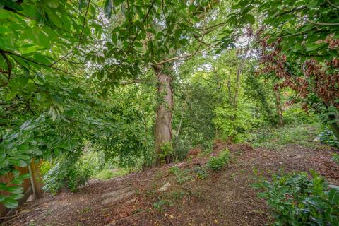 7 Bridgefield, Farnham, GU9 8AN