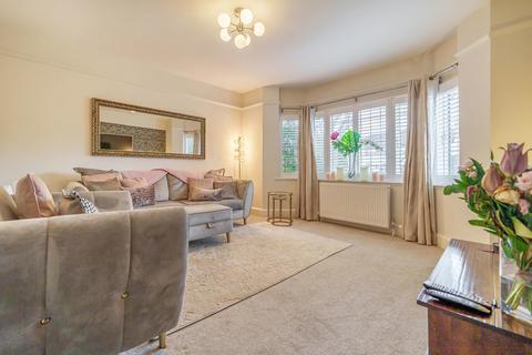 7 Bridgefield, Farnham, GU9 8AN