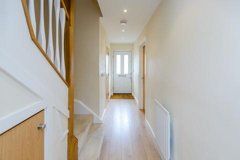 4 bedroom house to rent, Foxhollow Close, Walton On Thames, KT12