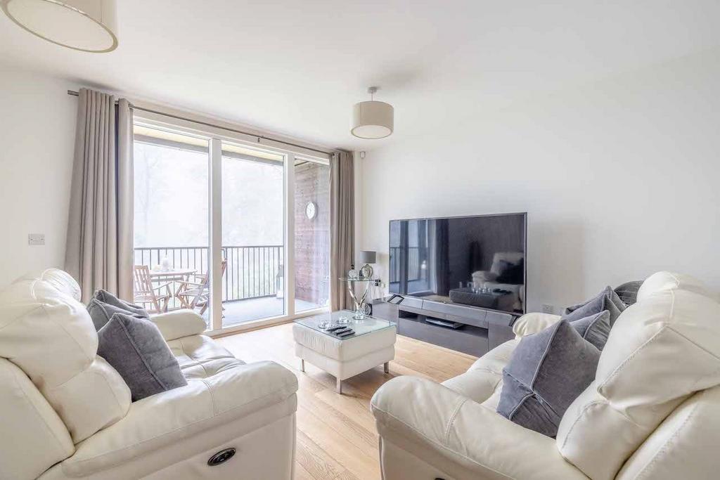 Cliveden Gages, Taplow SL6 2 bed apartment for sale £400,000