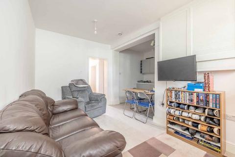 1 bedroom apartment for sale, Priory Way, Datchet SL3