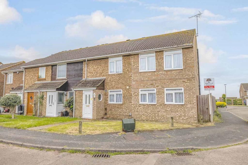 Leas Drive, Iver SL0 4 bed semidetached house £600,000