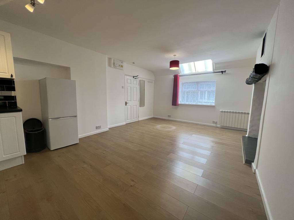 Leamington Road, Coventry, CV3 1 bed flat to rent £875 pcm (£202 pw)