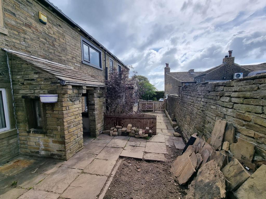 Mount Tabor Road, Halifax, West Yorkshire, HX2 2 bed terraced house for