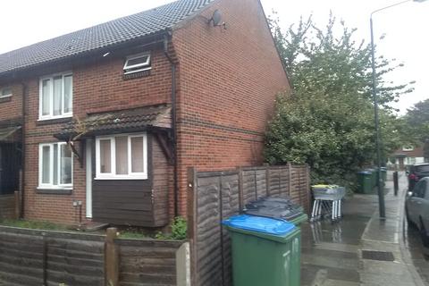 1 bedroom end of terrace house for sale - Oulton Close, London SE28