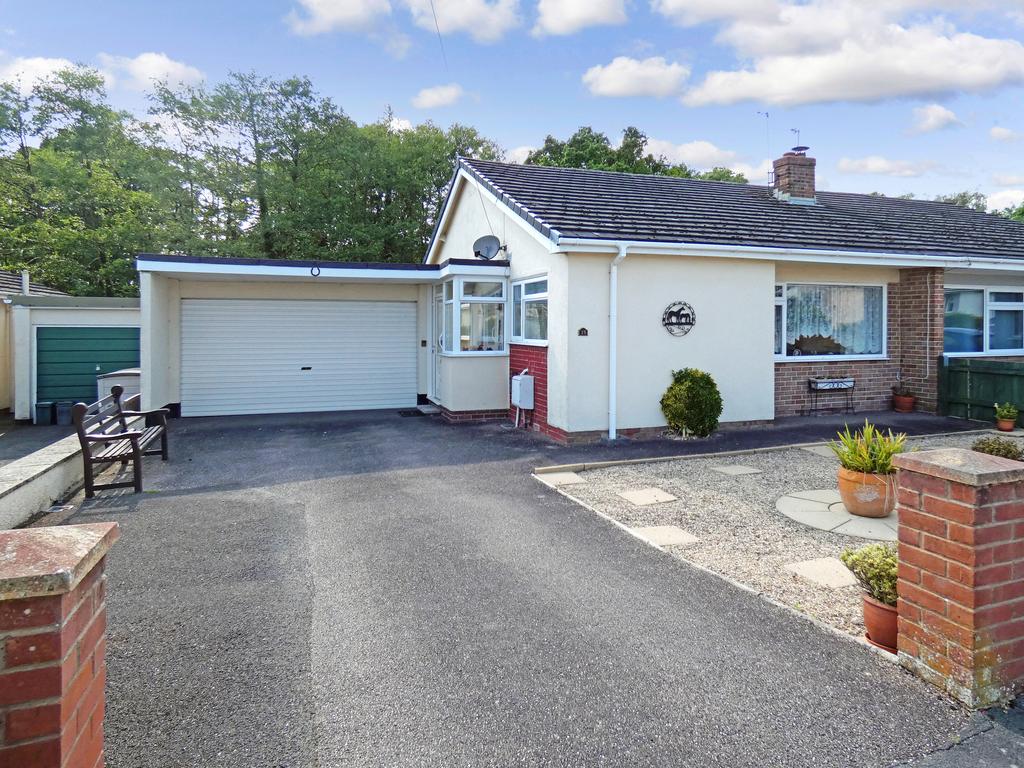 Broadway Avenue, Kingsteignton, Newton Abbot 2 bed semidetached