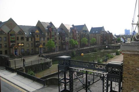 undefined, Kingsley Mews, London, E1W