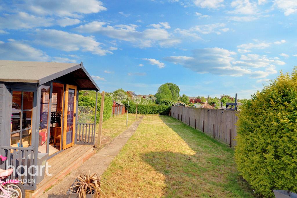 St Margarets Avenue, Rushden 2 bed semidetached bungalow for sale £