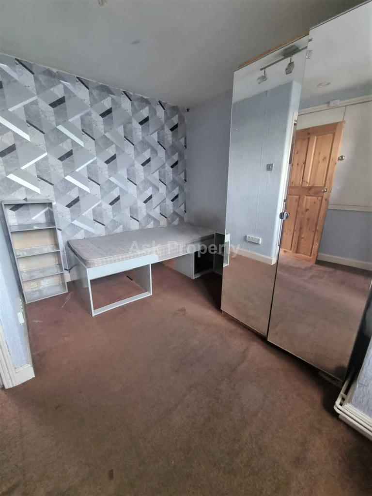 Bancroft Lane, Mansfield 3 bed end of terrace house £800 pcm (£185 pw)