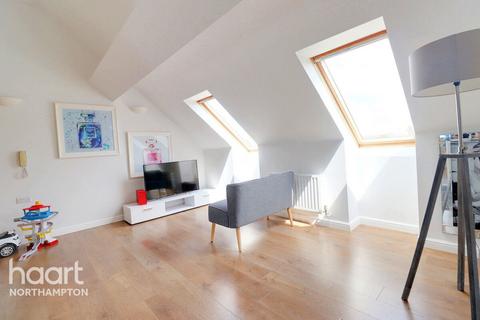 3 bedroom flat for sale - Pytchley Street, Northampton