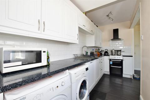 180 Downs Road, Walmer, Deal, CT14 7TN
