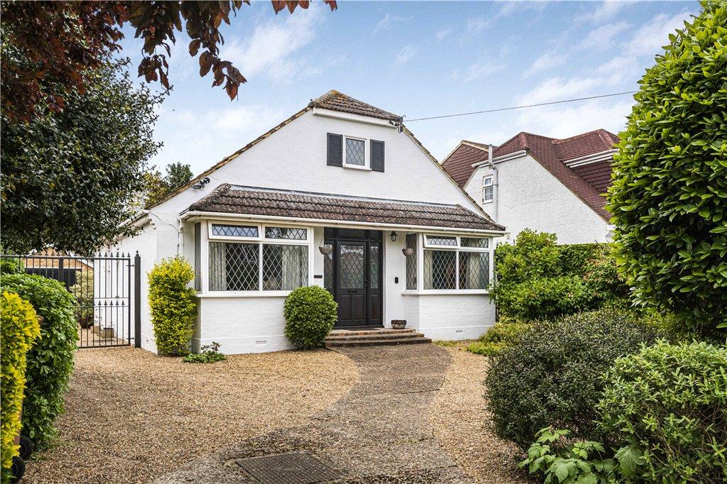 Scotts Avenue, SunburyonThames, Surrey, TW16 3 bed bungalow for sale