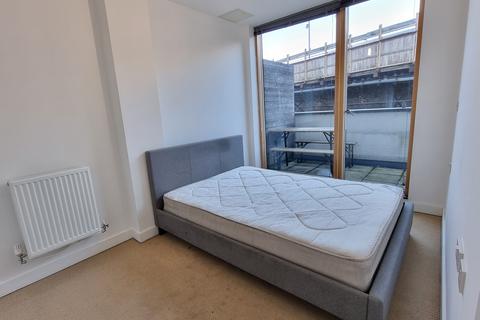 2 bedroom flat to rent, Deptford High Street, London SE8