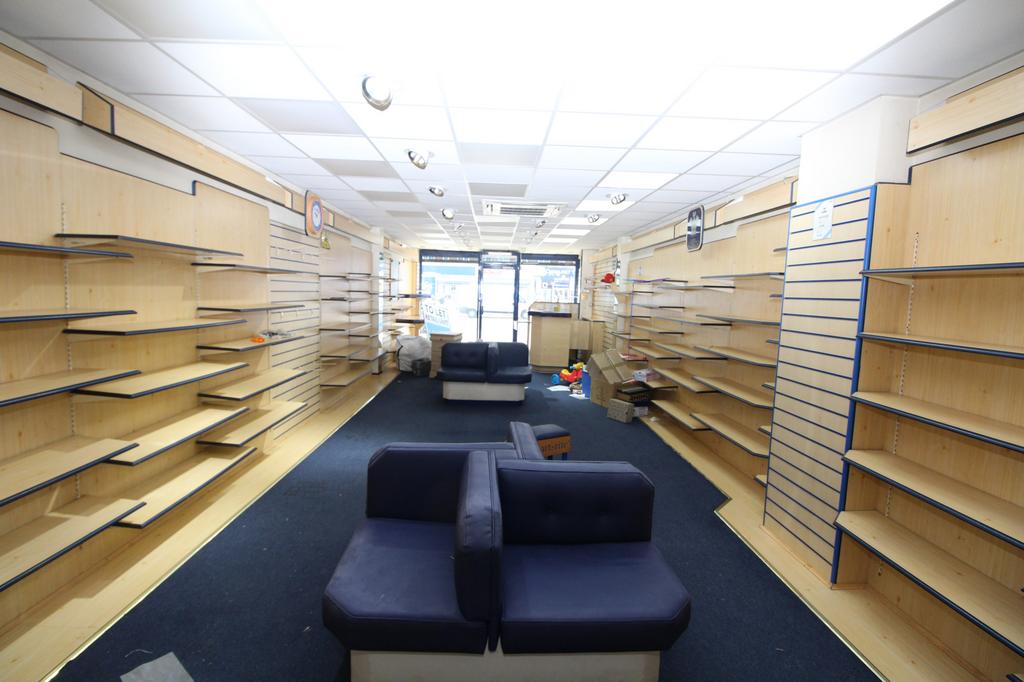 Wellington Parade, Blackfen Road, Sidcup, DA15 Shop to rent £1,875