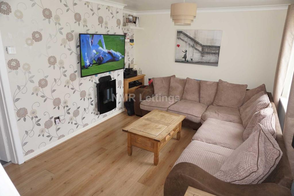 Bruce Crescent, Wingate 2 bed semidetached house £500 pcm (£115 pw)