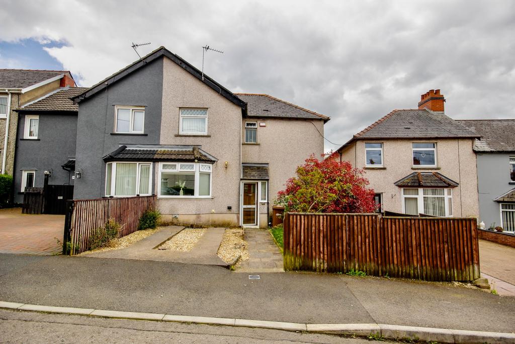 Markham Crescent, Oakdale, Blackwood 3 bed semidetached house for sale
