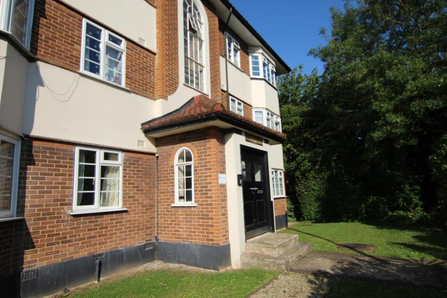 Kenton Lane, Kenton, HA3 7LF 2 bed flat to rent £1,650 pcm (£381 pw)