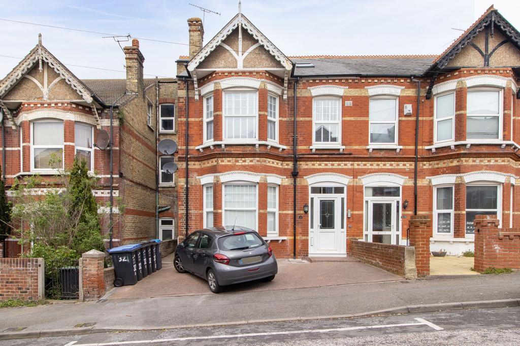 Cliftonville Avenue, Margate, CT9 2 bed flat for sale £220,000