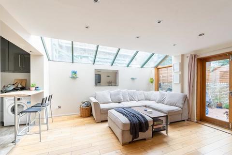 88 Burnthwaite Road, London, SW6 5BG