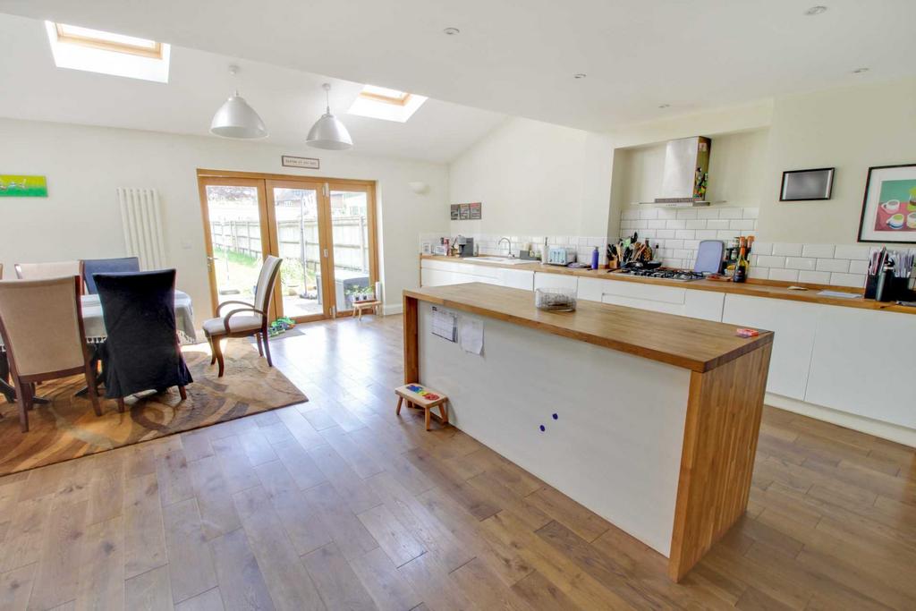 Betchworth Avenue, Earley 4 bed semidetached house for sale £750,000
