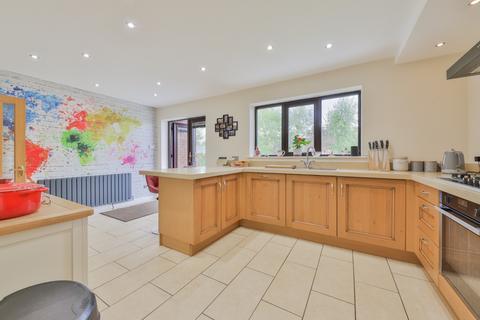 3 Oak Grove, Barrow-upon-humber, DN19 7SH