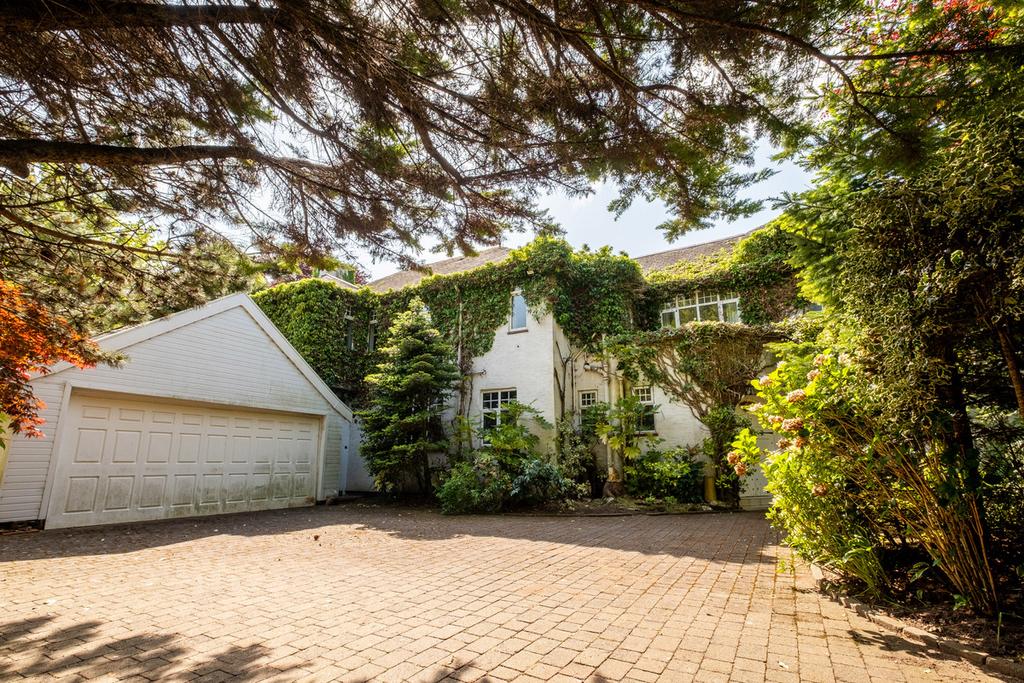 28 Islay Road, Lytham St. Annes FY8 4AD 6 bed detached house for sale