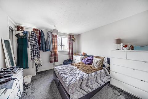 74 Castle Dore, Freshbrook, Swindon, SN5 8PH