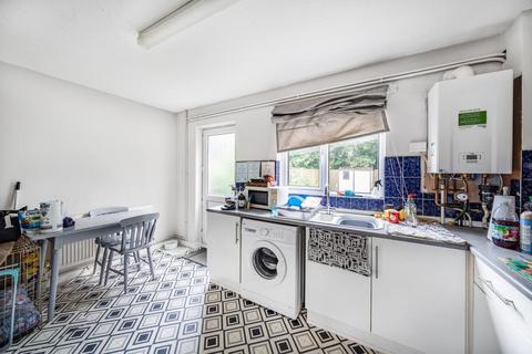 74 Castle Dore, Freshbrook, Swindon, SN5 8PH